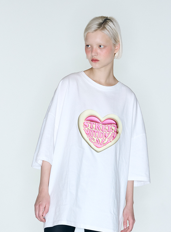 Heart-Logo T-Shirt_White (Over-Fit) Unisex